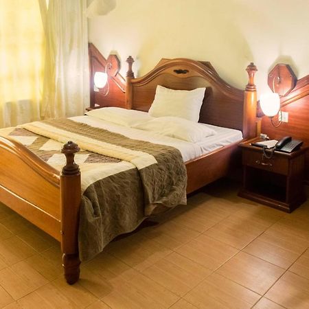 Palm World Hotels Mbarara Bagian luar foto